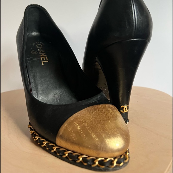 CHANEL VINTAGE HEELS - Picture 7 of 10